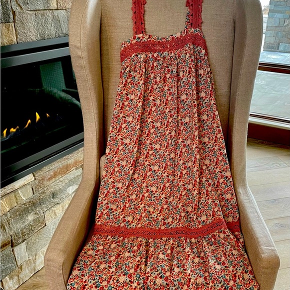 Dainty floral maxi.  Never been worn. - Picture 1 of 6